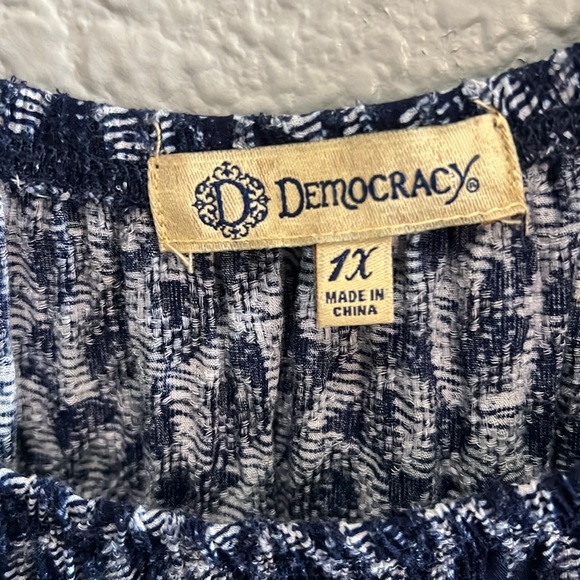 Democracy Blouse size 1X Rayon - Picture 3 of 5